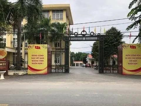 Có "vợ lẽ" và 2 con riêng, trưởng phòng TN&MT bị kỷ luật cảnh cáo