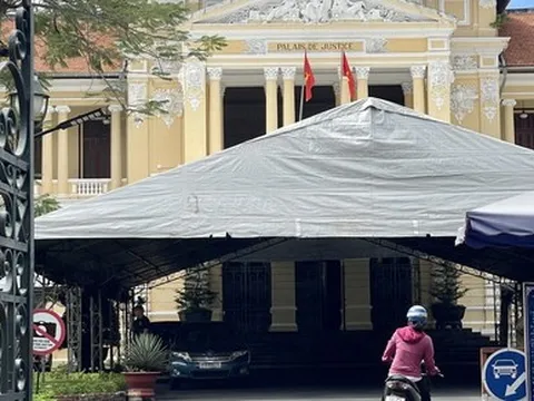 Hình ảnh lạ ở TAND TP HCM trước buổi xét xử CEO Nguyễn Thái Luyện