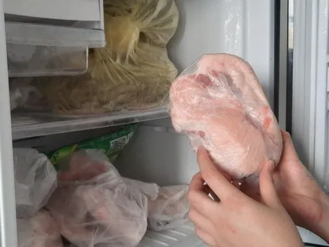 Nhân vụ ngộ độc gà đông lạnh ở Nha Trang, thực phẩm rã đông sao cho đúng cách?