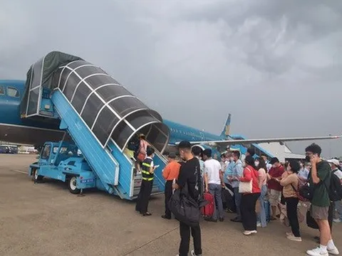 Đường bay Tết giá cao, kín chỗ