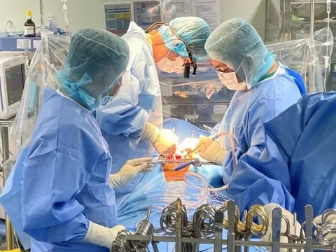 Cứu sống bệnh nhân bị u nhầy nhĩ trái hậu Covid-19 nguy kịch