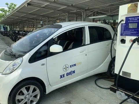 Trước VinFast từ lâu, EVN đã tự sản xuất và lắp đặt trạm sạc nhanh cho ô tô điện, vừa được trao giải Make in Viet Nam