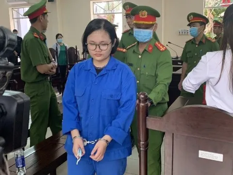 Lời xin lỗi và giọt nước mắt muộn màng của nữ sinh đầu độc cha ruột