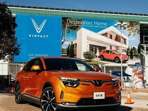 VinFast bắt tay với công ty viễn thông quy mô 180 tỷ USD, phủ internet lên xe điện ở Bắc Mỹ và Châu Âu