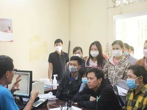 Giám đốc bặt vô âm tín giữa lúc công nhân mòn mỏi đợi lương