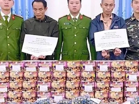 Chiêu trò ngụy trang 1,5 tạ pháo trên xe bán tải từ nước ngoài về tiêu thụ