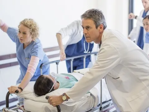 Nhiều người mới 30 đã mắc ung thư, bác sĩ cảnh báo 4 bệnh nguy hiểm đang dần trẻ hóa