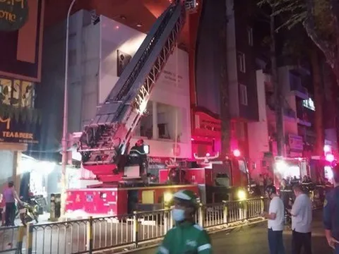 Cháy cửa hàng điện thoại Xiaomi ở quận 1