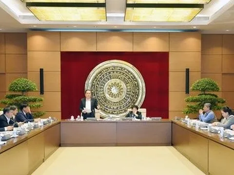 Sớm hoàn thiện dự thảo Luật Khám bệnh, chữa bệnh (sửa đổi) để trình, xin ý kiến UBTVQH