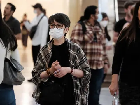 Nhiều thành phố Mỹ khuyến cáo đeo khẩu trang trở lại