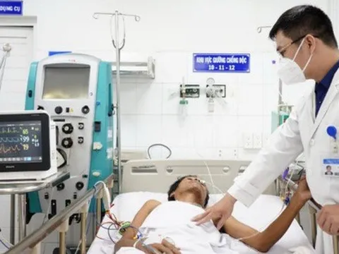 Ngộ độc rượu cuối năm 'rình rập'