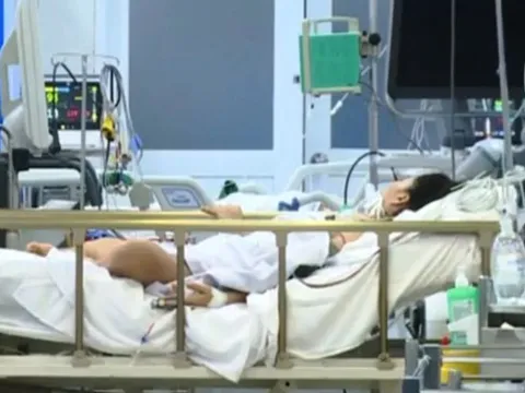 Lo ngộ độc rượu