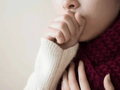 Sau sốt vẫn ho dai dẳng cả tháng trời, bệnh gì?