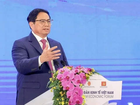 Thủ tướng: Nhanh ổn định, lành mạnh hóa thị trường chứng khoán, BĐS