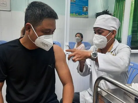 Có cần tiêm vắc xin phòng COVID-19 mũi 5 không?