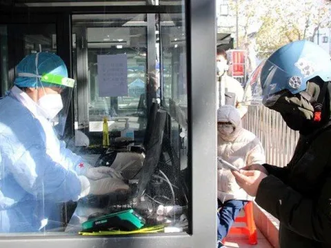 Trung Quốc ứng phó COVID-19 mùa 'xuân vận'