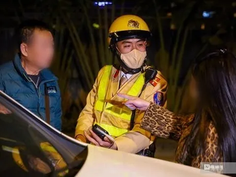 Chồng vi phạm nồng độ cồn, vợ đi cùng lớn tiếng xúc phạm CSGT