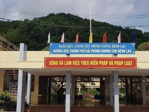 Cán bộ, nhân viên y tế tố phải nộp 4 triệu đồng kèm hồ sơ xét duyệt bậc lương