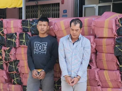 Kiên Giang: Bắt 2 đối tượng vận chuyển 93.000 bao thuốc lá nhập lậu