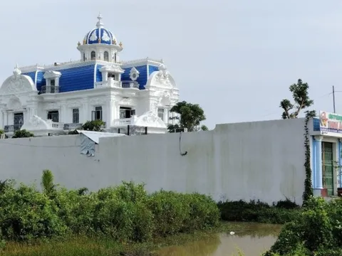 Đề xuất xử phạt chủ “toà nhà như lâu đài” ở Cà Mau