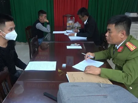 Mật phục bắt liên tiếp 2 kẻ tàng trữ ma tuý tại cùng một địa điểm