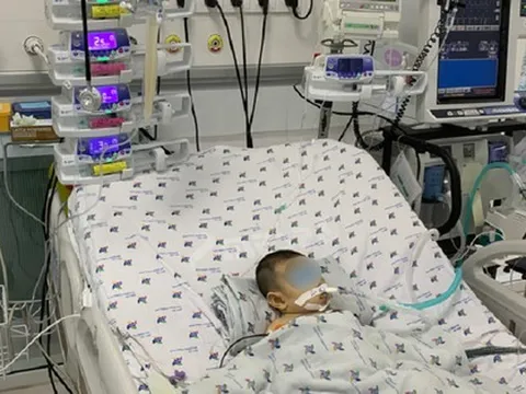 Bé gái 4 tháng tuổi nguy kịch vì viêm cơ tim tối cấp trong thời tiết lạnh