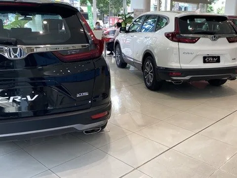 Xe đa dụng MPV đua nhau giảm giá những ngày cuối năm
