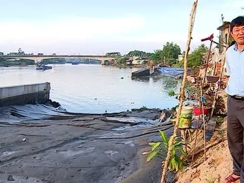 Vĩnh Long: Sạt lở nghiêm trọng tại bờ kè sông Măng Thít đang thi công