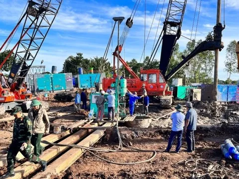 Vụ bé trai lọt vào trụ bê tông: Diễn tập sơ bộ các biện pháp cứu hộ