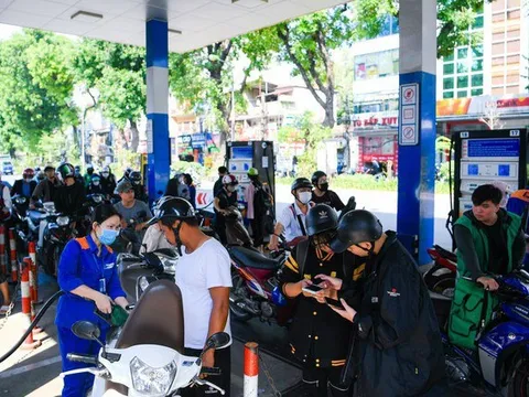 Giá xăng dầu tiếp tục đồng loạt tăng từ 15 giờ ngày 3-1