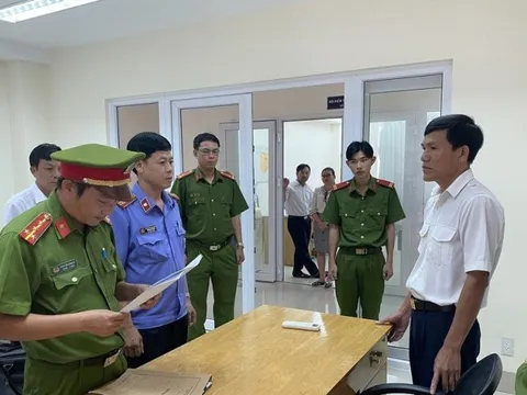 Bình Thuận: Bắt 3 cán bộ đội Quản lý thị trường nhận hối lộ