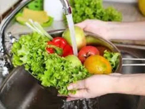 Chuyên gia chỉ cách tự làm nước khử độc rau quả