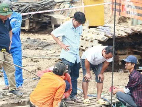 Vụ bé trai lọt vào trụ bê-tông: Đã tìm được phương án khả thi