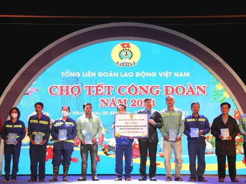 'Chợ Tết công đoàn' mang Tết đủ đầy đến cho người lao động