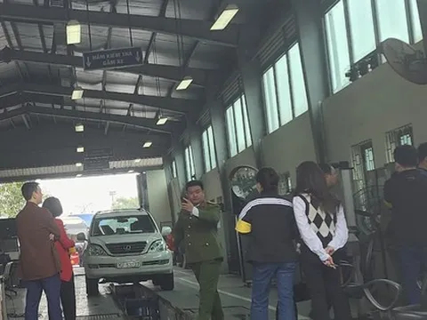 Cảnh sát phong toả, khám xét Trung tâm đăng kiểm ở Mỹ Đình