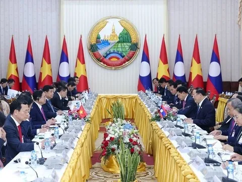 Việt Nam-Lào ký 10 văn kiện hợp tác trong chuyến thăm của Thủ tướng