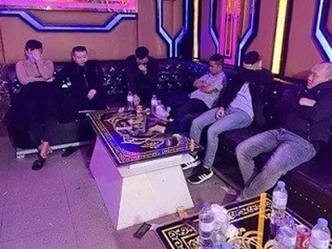Hà Tĩnh: Tạm giữ nhóm đối tượng sử dụng ma túy trong quán karaoke