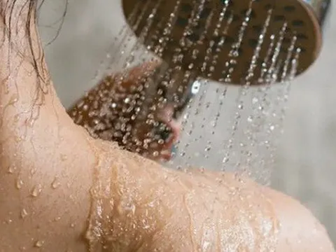 Tắm thế nào cho đúng để ngăn ngừa đột quỵ