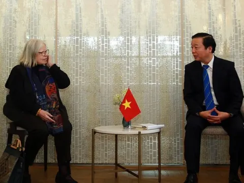 Phó Thủ tướng Trần Hồng Hà gặp gỡ người Việt Nam tại Thụy Sĩ