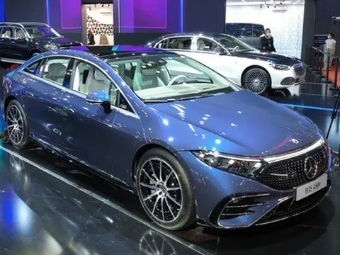 Mercedes-Benz chuẩn bị làm 100% xe điện, tên gọi EQ sắp bị loại bỏ