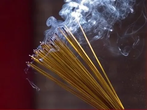 Khói hương gây hại thế nào cho đường hô hấp?