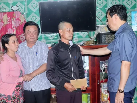 Đồng Tháp: Động viên gia đình bé Hạo Nam