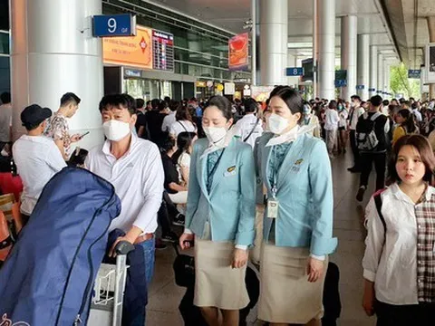 Mùng 4 Tết, sân bay Tân Sơn Nhất đón lượng khách kỷ lục