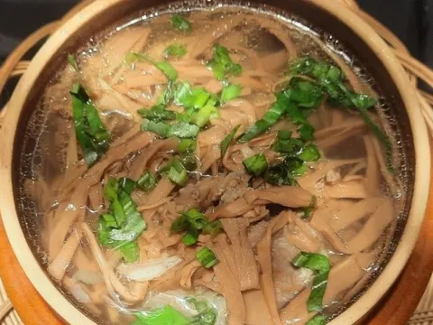 Thích ăn canh măng, cụ ông nhập viện khẩn cấp vì tắc ruột