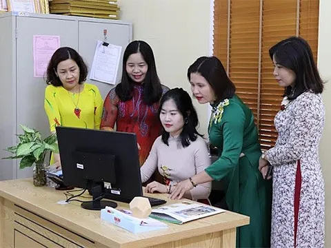 Cán bộ nữ giữ những chức danh nào được kéo dài tuổi nghỉ hưu?