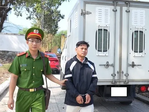 Gây tai nạn khiến 2 người thương vong, tài xế xe máy bị bắt tạm giam