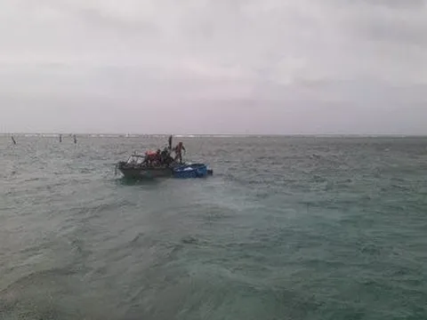 Đảo Đá Lớn giúp đỡ tàu cá của ngư dân tỉnh Phú Yên gặp nạn trên biển