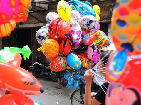 Bé 4 tuổi bị bỏng do bóng bay bơm khí hydro phát nổ và cảnh báo của chuyên gia