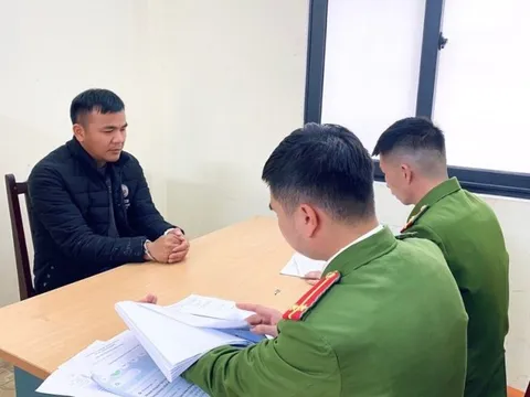Bắt kẻ phát hiện clip nóng của hàng xóm trên "web đen" liền tống tiền