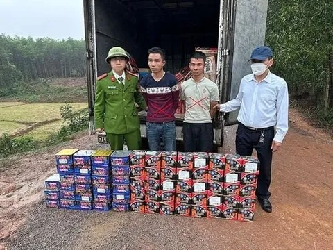 Bắt kẻ vận chuyển 100kg pháo hoa để lấy 2,1 triệu tiền công